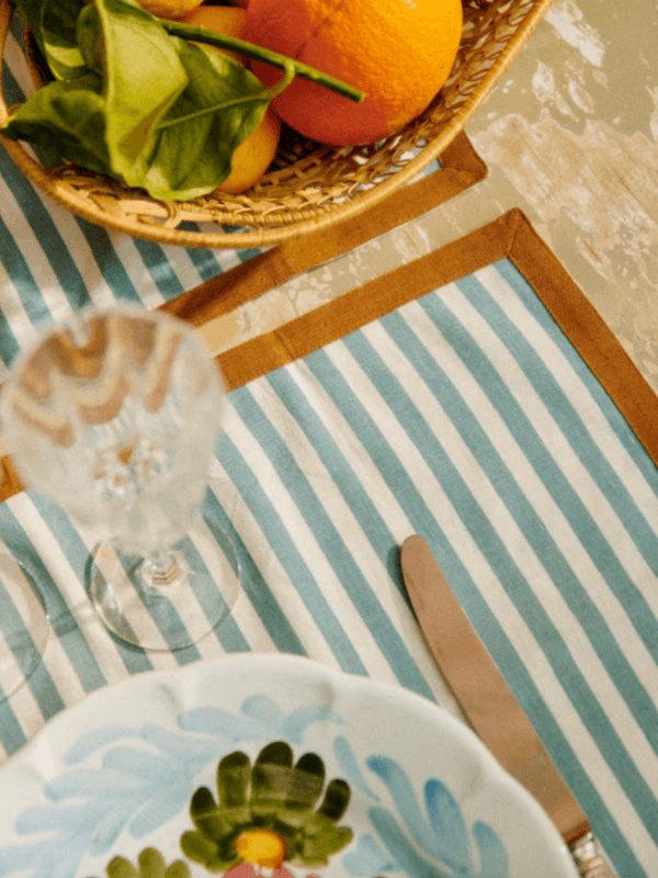 sezane home collectie, home collectie sezane, interieur, placemat, tafelstyling, mandarijn, streep print