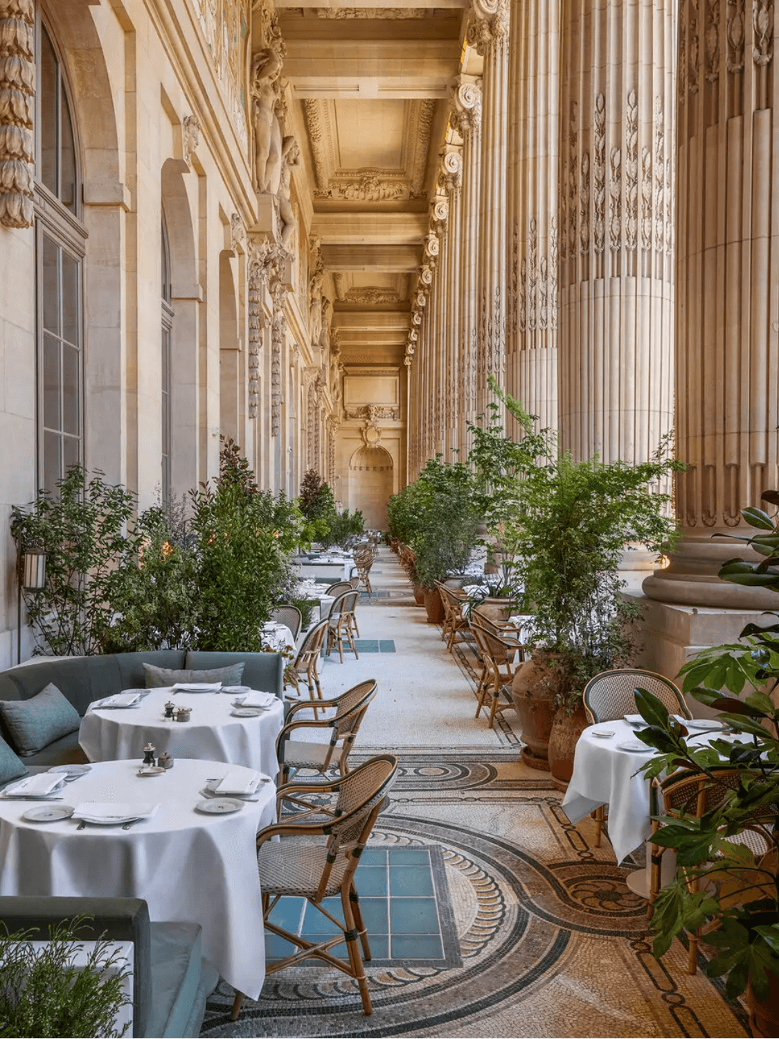 le grand cafe paris nieuw geopend in parijs frankrijk met terras